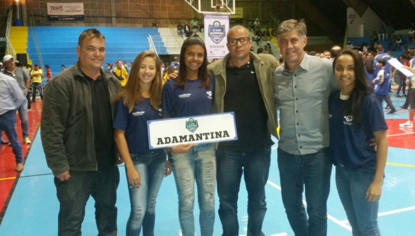 Prefeito Marcio Cardim, o secretário de esportes Ronaldo Pereira Dutra e o diretor de esportes Luciano Netto participaram da solenidade de abertura dos Jogos Regionais em Osvaldo Cruz (Foto: Da Assessoria).