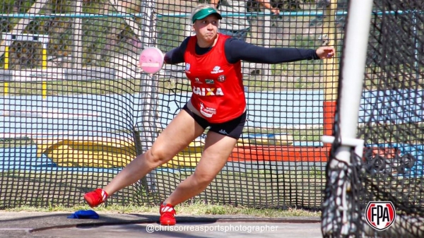 A multicampeã Júlia Barbosa conquistou o título no Campeonato Paulista Sub-20, no lançamento do disco (Imagem: ChrisCorreaSportsPhotographer).