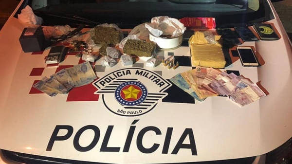 Grande quantidade de drogas foi apreendida pela PolÃcia Militar na noite desta quinta-feira (27), em Lucélia (Cedida/PM).