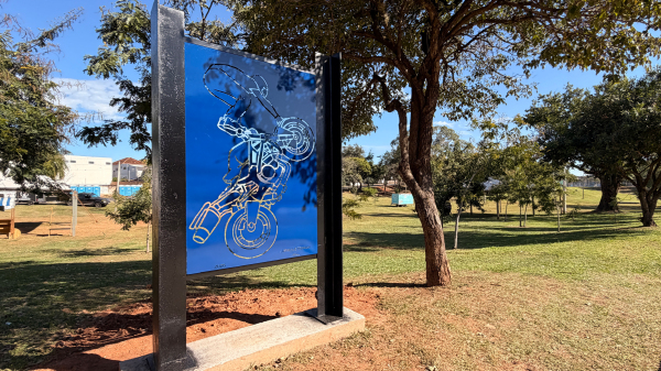 Homenagem a Lurrique Ferrari no Parque dos Pioneiros (Siga Mais).