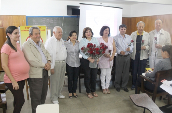 Rotarianos e autoridades presentes no relançamento da Campanha de Prevenção ao Alcoolismo Fetal (Foto: Ass. Imprensa/Rotary Club de Adamantina)