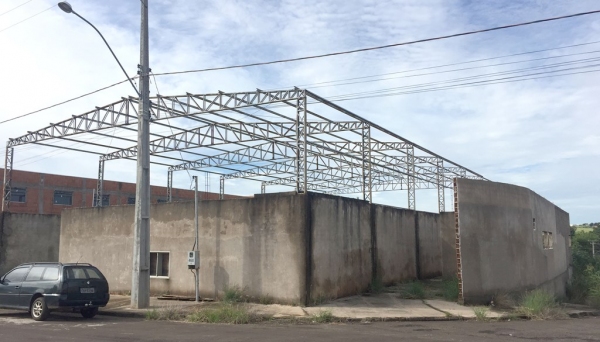 Em uma das áreas, empreendimento está com cronograma atrasado. Agora, projetos para reversão foram retirados para maiores estudos (Foto: Siga Mais).