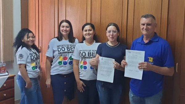 Representantes do Lar Cristão durante assinatura do Termo de Colaboração (IR do Bem).