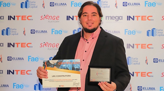 Prêmio conferido pela INTEC do Brasil foi recebido por Wesley Meira, gestor comercial da LRG (Divulgação).