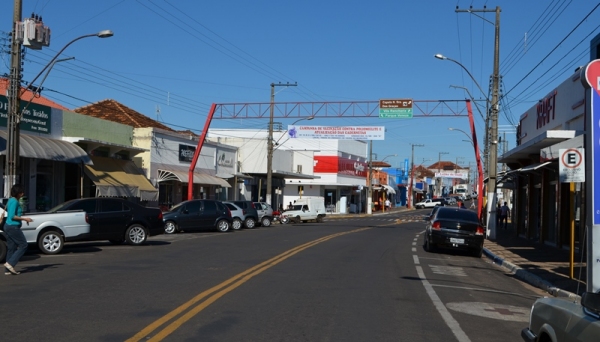 Município emitiu 3 mil notificações e caso empresas não atendam, podem ficar sem Alvará em 2017 (Foto: Acácio Rocha).