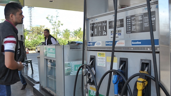 Postos têm até 180 dias para se adequarem às novas determinações da ANP (Foto: Marcello Casal/Agência Brasil).