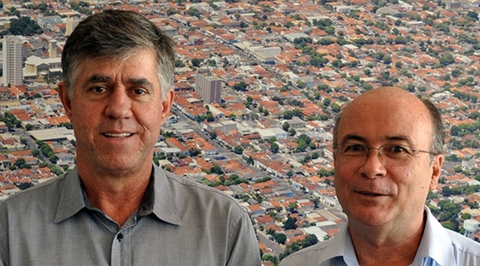 Prefeito Márcio Cardim e o pró-reitor de Pesquisa e Pós-Graduação da UniFAI Prof. Dr. José Aparecido dos Santos, receberam convite oficial para integrar a implementação do projeto (Foto: Natacha Dominato).