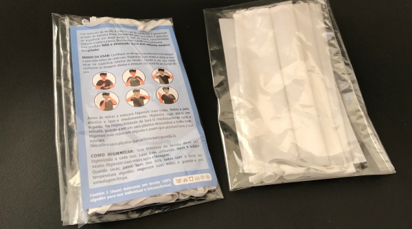 Cada morador recebe uma embalagem com duas máscaras e um panfleto com orientações (Foto: Siga Mais).