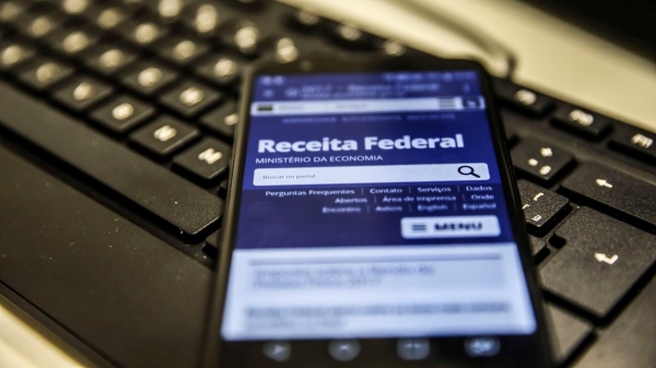 Quem era obrigado e não declarou o imposto de renda pode fazer, porém agora fica sujeito a multa (Foto: Marcello Casal Jr/Agência Brasil).