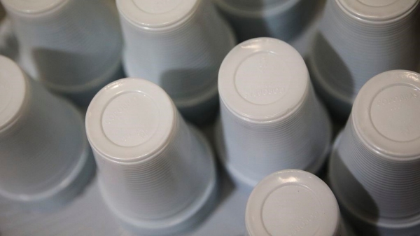 Medida vai reduzir uso de descartáveis plásticos na rede escolar (Foto: Marcello Casal Jr/Agência Brasil).