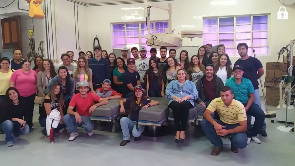 Turma da Medicina Veterinária durante visita ao Jockey Club de SP (Foto: Acervo Pessoal)