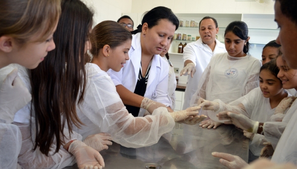 Nos períodos da manhã e tarde do dia 04 de outubro, a Medicina Veterinária receberá alunos das escolas de Adamantina na Clínica para demonstração de práticas com animais (Foto: Arquivo UniFAI/Daniel Torres).