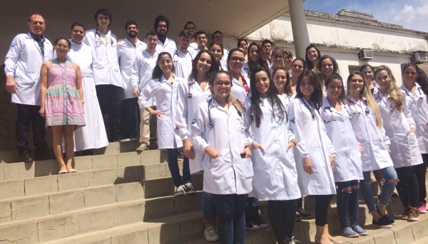 Segunda turma de Medicina da UniFAI e coordenador de curso foram recepcionados na tarde desta quarta-feira, 14, marcando início oficial do estágio na Santa Casa de Adamantina (Foto: Acervo Pessoal).