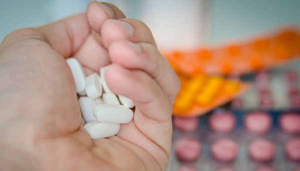 Patentes impedem redução de preços de tratamento da aids, diz relatório da organização humanitária Médicos Sem Fronteiras (Foto: Ilustração)