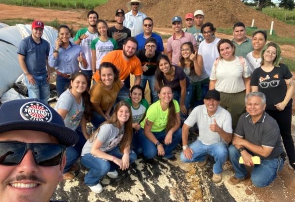 Em visita técnica à Camda, estudantes de Medicina Veterinária da UniFAI puderam conhecer uma série de inovações tecnológicas nas instalações da cooperativa (Acervo Pessoal).
