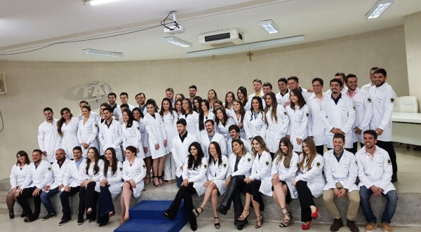 Cerimônia reuniu centenas de convidados entre familiares e amigos dos 65 universitários participantes da solenidade (Acervo Pessoal).