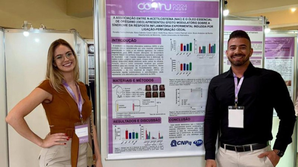 Maria Gabriela Cararo Cabral e Ronaldo Santos Andrade, ambos do oitavo termo de medicina da FAI, durante apresentacao do trabalho cientifico no COMU, em Sao Paulo (Acervo Pessoal).