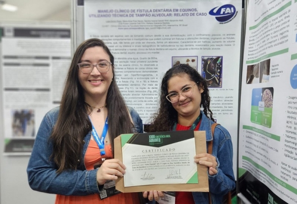 Estudantes premiadas na Conferência Anual da Associação Brasileira de Médicos Veterinários de Equídeos (Divulgação).