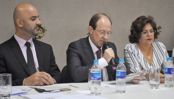 Acácio Rocha (1º Secretário), Eduardo Fiorillo (Presidente) e Maria de Lourdes Santos Gil (2ª Secretária) da mesa diretora 2017/2018 (Foto: Rafael Teixeira/Assessoria de Imprensa).