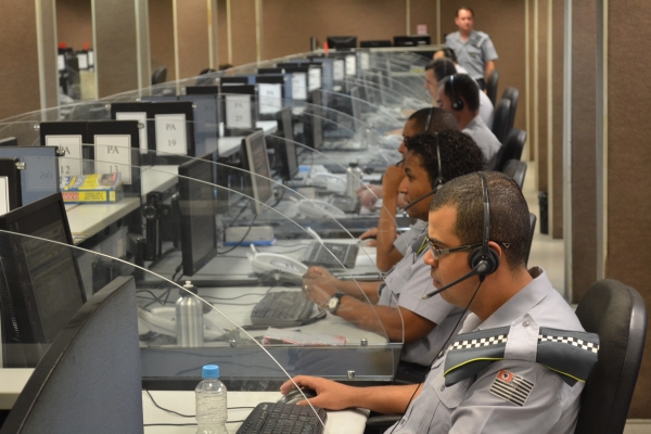 Centro de Operações (Copom) que centraliza atendimentos pelo 190 já recebe chamados por SMS disponível para deficientes auditivos (Foto: Ilustração).