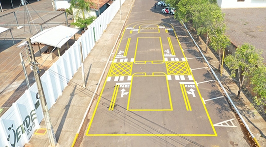 Minicidade foi instalada na Rua Walter Meneghin, em frente ao Recinto Poliesportivo (Foto: Cedida/PM).