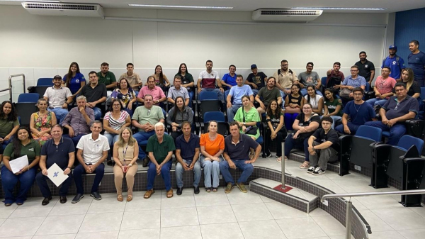 Legenda: Produtores rurais e estudantes participaram do minicurso (Acervo Pessoal).