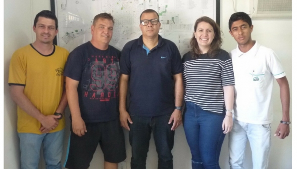 Júlio José Moreno (Júlio Troféus) com as equipes da Selar e Associação Mirim (Foto: Da Assessoria).