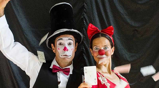 FamÃlia Burg traz o espetáculo Mistérius, nesta sexta-feira, na Praça Élio Micheloni, pelo Circuito Cultural Paulista. Programação tem atrações em diversas linguagens (Paula Poltronix).