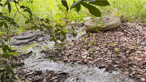 Vazamento de esgoto no Conjunto Murilo Jaccoud: Sabesp aponta descarte irregular de materiais solidos na rede (Siga Mais em 31/03/2026, ?s 11h30).