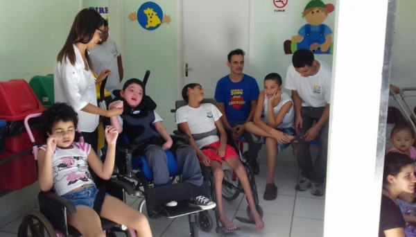 Atividade de integração mobilizou alunos da EMEI Monteiro Lobato e da APAE de Adamantina (Foto: Divulgação).