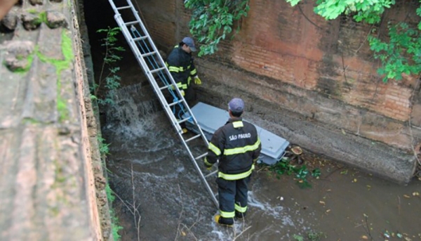 Polícia vai investigar as causas da morte. (Foto: Metrópole FM/Cristiano Nascimento)