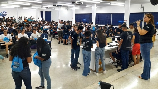 Estudantes da região são recebidos na Mostra de Profissões em Adamantina (Imagem: Priscila Caldeira/Centro Universitário de Adamantina).