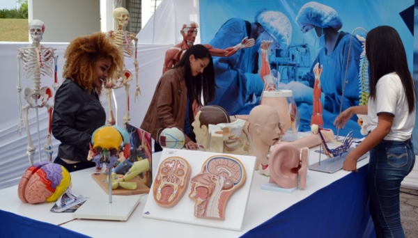 Com participação de 5 mil alunos de 42 cidades, acontece a Mostra de Profissões 2016 da UniFAI (Foto: Central de Comunicação).