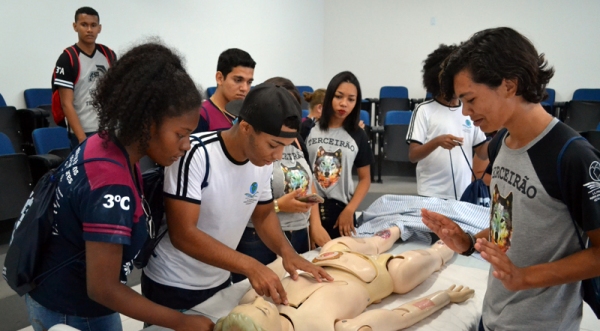 Mostra de Profissões atraiu estudantes do ensino médio, de escolas da região (Foto: UniFAI).