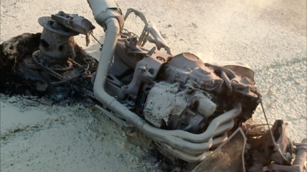 Moto pegou fogo e ficou destruida (Reproducao/Folha Regional).