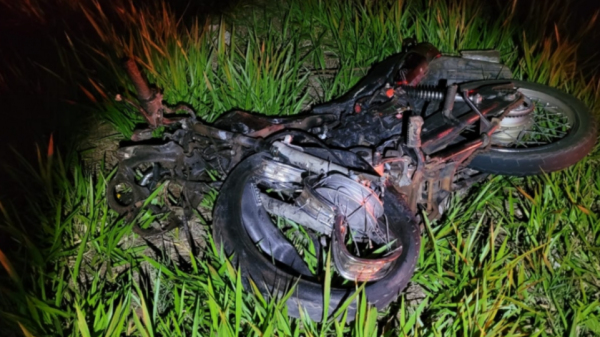 Clique para adicionar uma legendaMoto envolvida no acidente fatal (Foto: Diego Pereira/Portal Mais Tupã).