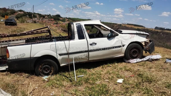 Acidente envolveu automovel VW Saveiro (Artesp).