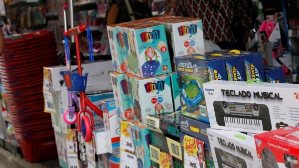Comércio de Adamantina tem horário especial para estimular compras para o Dia das Crianças (Foto: Fernando Frazão/Agência Brasil).