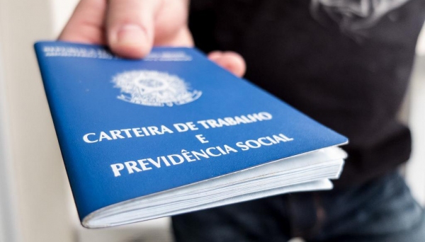 Emissão de Carteiras de Trabalho deverá ser regularizada dentro de 20 dias (Foto: Rafael Neddermeyer/Fotos Públicas).