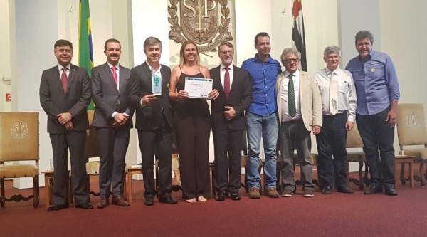 No Palácio dos Bandeirantes, Adamantina recebe a certificação do Programa Município Verde-Azul (Da Assessoria).