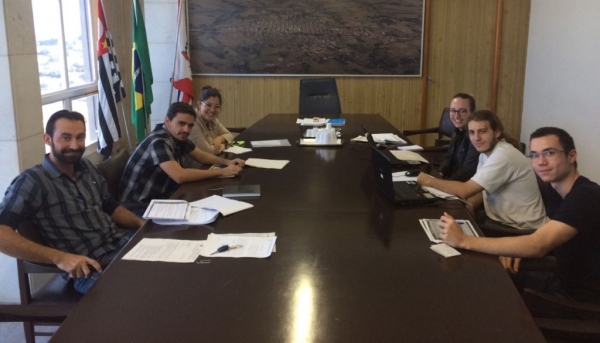 Secretário Municipal de Agricultura, Abastecimento e Meio Ambiente, Emerson Baptiston (esquerda) lidera equipe, nas ações ambientais e no cumprimento das diretivas do Programa Município Verde Azul (Foto: Assessoria de Imprensa).