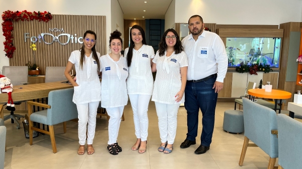 Equipe da Nova Foto e Ótica Adamantina (Imagem: Siga Mais).