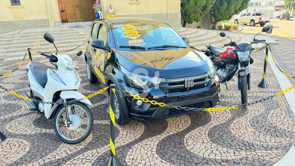 Carro e motos para sorteios (Siga Mais).