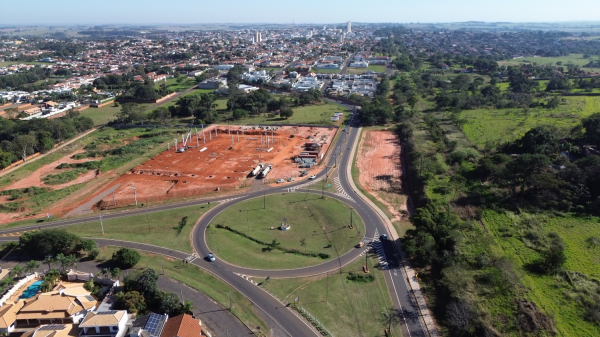 Obras da segunda unidade da Rede Sete Supermercados em Adamantina (Imagem: Fabio Chaves / @adtdrone)