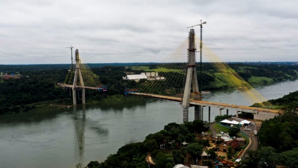 Finalizada, ponte terá 760 metros de comprimento e um vão livre de 470 metros, o maior da América Latina (Imagem: TV Brasil).