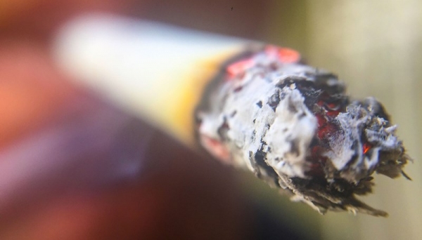 Nos últimos dez anos, o número de fumantes com mais de 18 anos de idade caiu 33,8% (Foto: Oswaldo Corneti/Fotos Públicas).