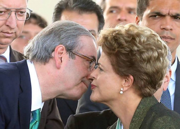 Eduardo Cunha informa que autorizou processo de impeachment de Dilma