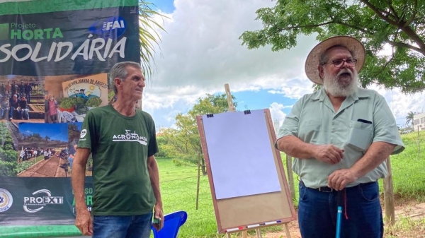 Coordenador do curso, José Carlos Cavichioli, e o pesquisador do IAC, Afonso Peche, em dia de oficina (Imagem cedida).