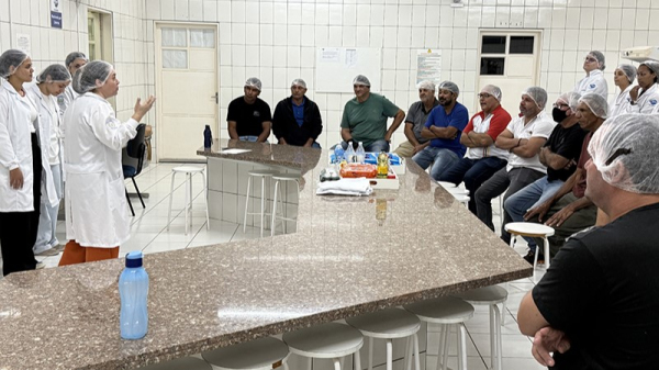 Oficina realizada com motoristas do transporte universitario (Acervo Pessoal).