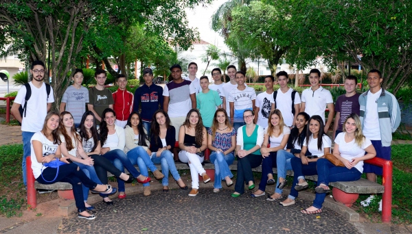 Parte dos jovens atendidos pela PolÃcia Mirim de Adamantina, inseridos no mercado de trabalho (Foto: Da Assessoria).